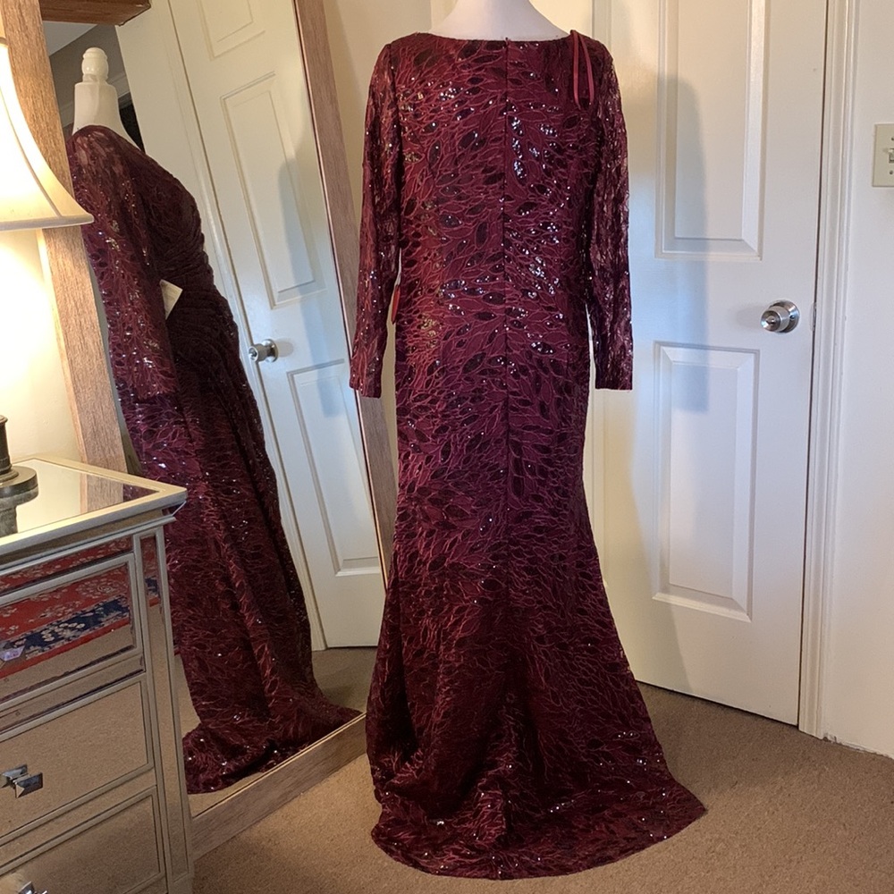 MAC DUGGAL
Long Sleeve Ruched Sequined V Neck Gown - Picture 12 of 15